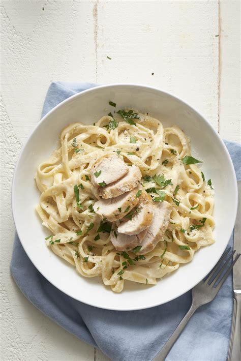The cheesiest chicken fettuccine alfredo recipe (parmesan + romano) milesmontecillo. How To Make Classic Chicken Alfredo Pasta: The Easiest ...