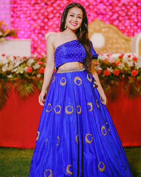 Pin By 💕𝓐𝓵𝓲𝔃𝓮𝓱 𝓴𝓱𝓪𝓷💕 On Neha Kakkar Neha Kakkar Dresses Lehenga Blouse Designs Neha Kakkar