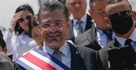 Chaves Asume La Presidencia De Costa Rica