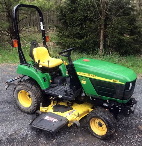 Lot John Deere HST Sub Compact Utility Tractor