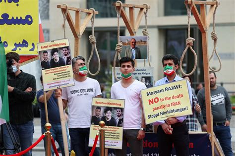 Faire Une Sadaqa Pour Un Mort - Iran : huit prisonniers de minorités ethniques risquent la peine de
