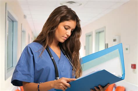 El Ine Dejará De Usar El Término Ats Y Comadronas Para Referirse A Enfermeros Y Matronas