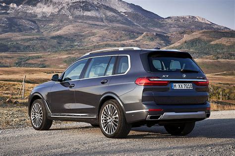 To its credit, the x7 has a long list of standard equipment. BMW X7 G07 M50i 530 KM 2019 SUV skrzynia automat napęd 4x4 ...