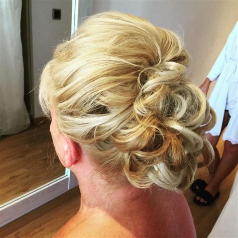 Mother Of The Bride Hairstyles 24 Elegant Looks For 2018