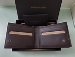 Bottega Veneta BV男裝銀包 (深啡色) 100%全新, 男裝, 手錶及配件, 銀包、卡片套 - Carousell