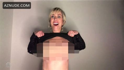 Kristen Wiig Flashes Her Boobs During The Saturday Night Live Season