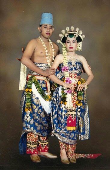 The national costume of indonesia is the national costume that represents the republic of indonesia. Indonesia traditional wedding costume | Pengantin, Pakaian perkawinan, Wanita