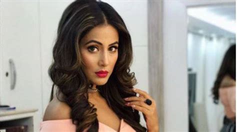 Bigg Boss 11 Hina Khan Becomes The Kitchen Queen On Her First Day In