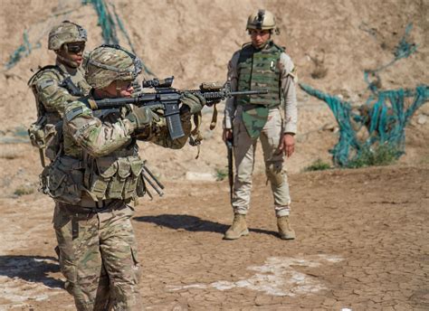 82nd Abn Div Offers Iraqi Army Marksmanship Lesson Article The