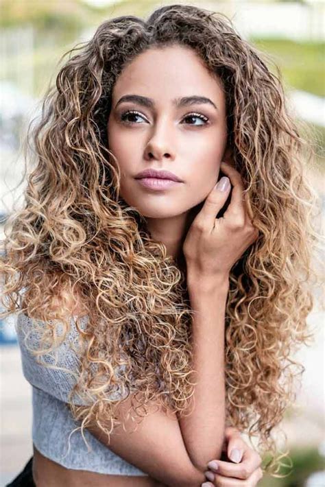 15 Long Curly Hairstyles For Women To Jealous Everyone Haircuts And Hairstyles 2018