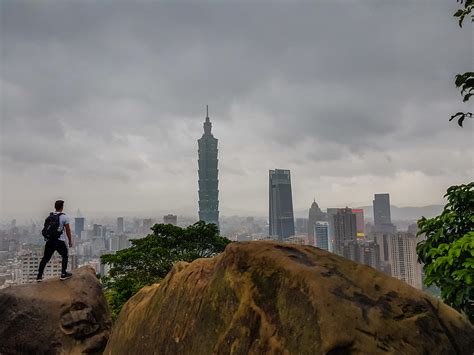 Elephant Mountain Trail And Taipei World Trade Centre