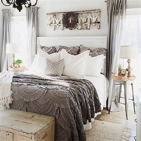 Stunning Vintage Farmhouse Bedroom Decoration Ideas 73