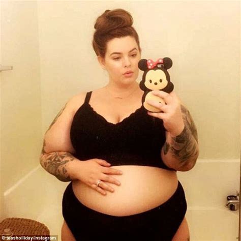 Pus Size Model Tess Holliday Strips Down For Sultry Naked Photoshoot Daily Mail Online