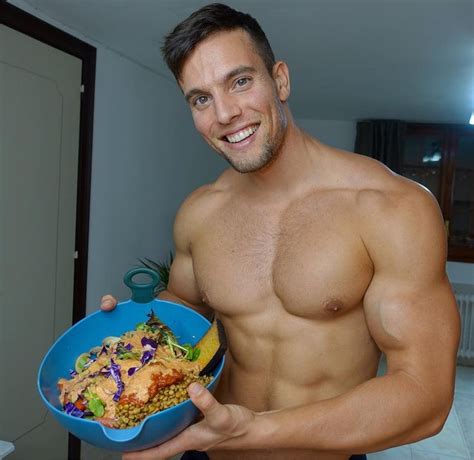 here s exactly what this ripped vegan bodybuilder eats in a day vegetarian bodybuilding vegan