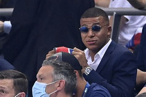 Mbappé's mother, fayza lamar, was a handball player who competed in division 1 back in the 1990s. Real Madrid: Assuming Kylian Mbappe will sign is a ...