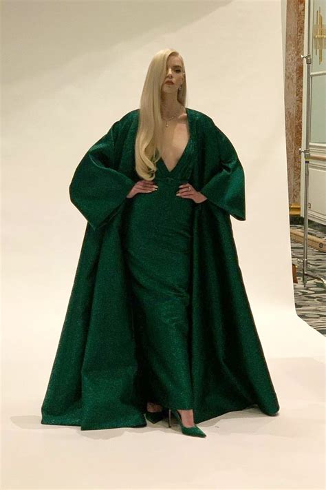 Anya Taylor Joy Con Un Impresionante Look De Dior En Los Golden Globes