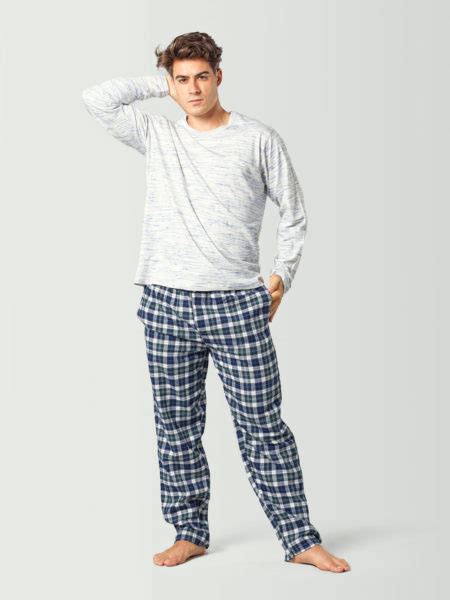 pijama para hombre con camiseta de manga corta blanca y pantalón a cuadros azul marino pijamas