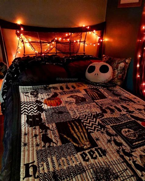 25 Easy Halloween Bedroom Decor Tips And Ideas For 2020