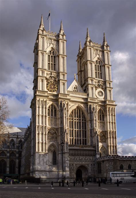 Westminster cathedral is beautiful and elaborately decorated complete with a 273 foot bell tower in the heart of central london. Westminster Abbey, London | Westminster abbey london ...