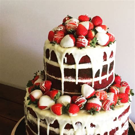 Red Velvet Wedding Cake With Buttercream Icing Danielle Howerton Torta Nuziale