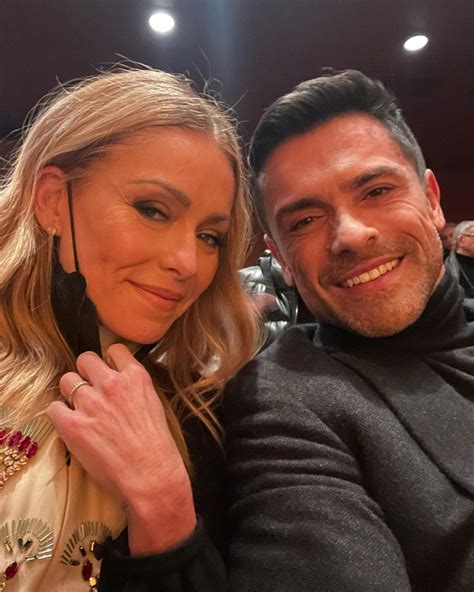 Kelly Ripa Shades Mark Consuelos For Tone Deaf Childbirth Comments