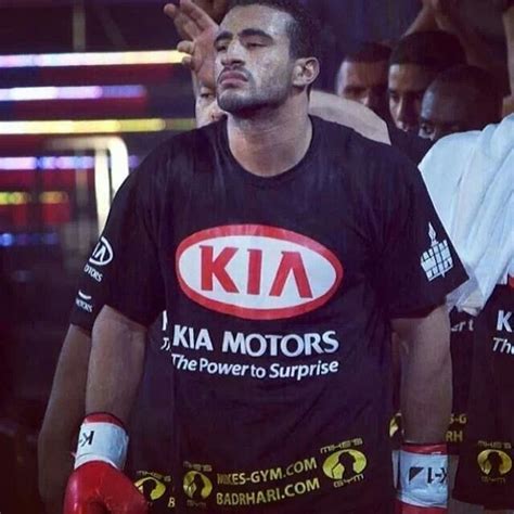 Resimdeki badr hari ile birlikte baba, anne, çocuk, erkek ve kız kardeş isimleri Badr hari | Maroc