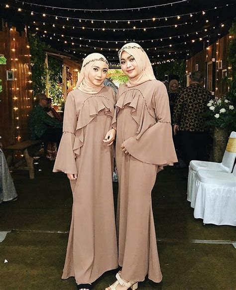 Model Baju Bridesmaid Hijab Simple