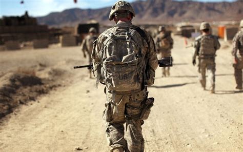 A guerra do afeganistão é um conflito longo e complexo. Após dez anos da Guerra do Afeganistão, EUA buscam saída ...