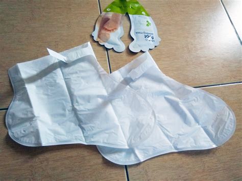 While this step isn't mandatory, some reviewers of these foot peel masks have said that optimal results (and speedier peeling) are achieved when you spend a few minutes soaking your feet in warm water for several days following treatment. Malaysian Beauty Haul: Review The Face Shop Smile Foot ...