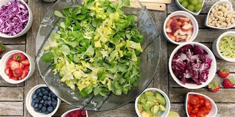 Easy chopped detox salad recipe. 25 Of The Best High Volume Low Calorie Foods | Low calorie recipes, Healthy recipes, Healthy