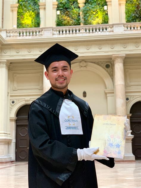 Filipino scholar graduates summa cum laude in Europe | Global News