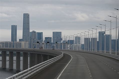 Bank of china (hong kong). 深圳突「封城」大批民眾湧入香港 | 新型冠狀病毒 | 武漢肺炎 | 逃離深圳 | 大紀元