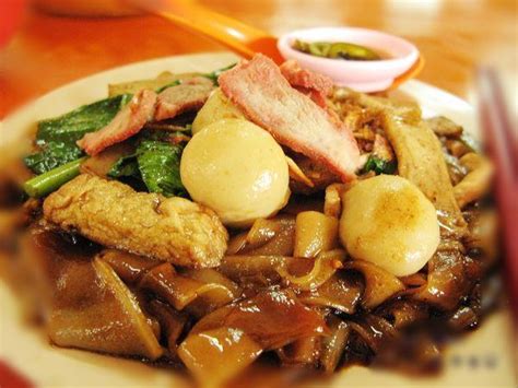 Larut matang hawker centre (拉律马登小贩中心) is probably the most popular local eatery in taiping. Larut Matang 小贩中心 - Hawker Centre - Taiping | TravelMalaysia