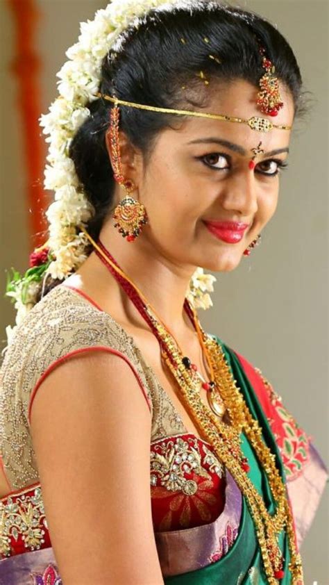 Pin By Sameer On Desi Aunties Bridal Hair Buns Wedding Beauty Beautiful Women Naturally