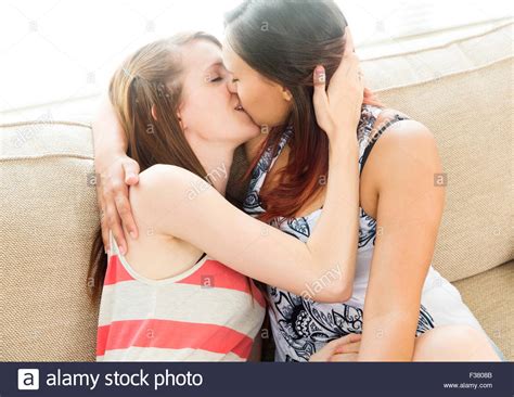 Hot Teens Kissing Tease Lesbian