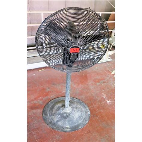 Dayton Pedestal Warehouse Fan 2ly97b