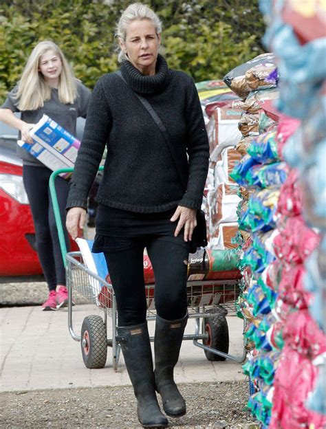 Ulrika Jonsson Goes Make Up Free In Ripped Leggings As She Struggles