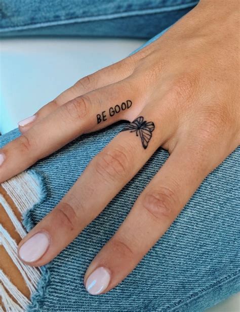 20 Ideas Originales Para Tatuajes En Los Dedos Tatuajes En El Dedo Para