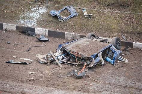 Розбиті двори будинки та авто у поліції показали наслідки ударів РФ