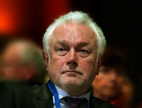 Angela merkel kabinesinde federal maliye bakanı. Kubicki warnt AfD vor Missachtung der Maskenpflicht im ...