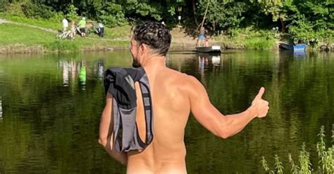 Orlando Bloom Has Got Naked In Public Again Minus The Paddle Board