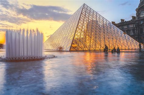 Premium Photo Louvre Museum At Twilight In Winter This Is One Of The