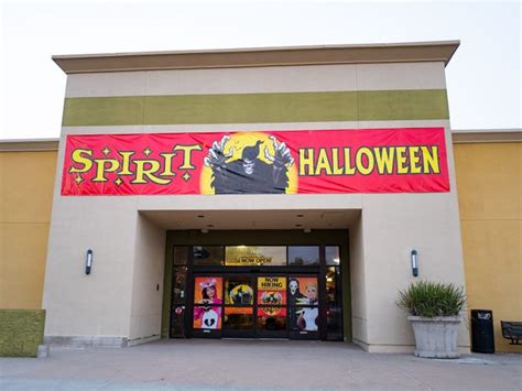 The Rise Of Spirit Halloween How The Company Took Over Us Strip Malls