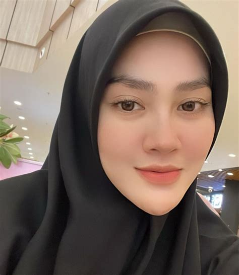 Profil Dan Biodata Henny Rahman Istri Baru Alvin Faiz Yang Merupakan