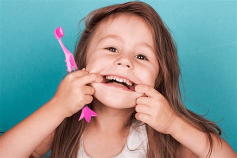 Escova De Dente Infantil Saiba Como Escolher Dicas Importantes