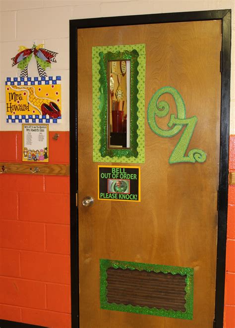 Home décor // best sellers collections. Wizard of Oz door decoration | Wizard of oz, Door ...
