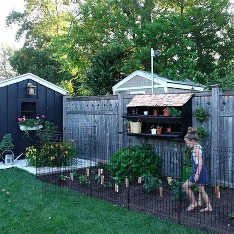 10 Beautiful Garden Fence Ideas