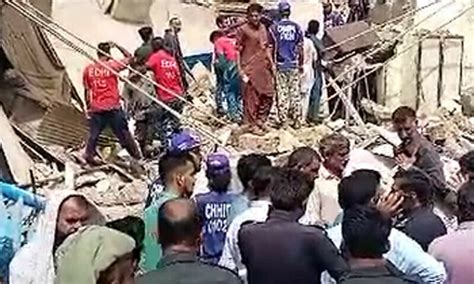 کراچی گیس دھماکے سے فیکٹری کی چھت گر گئی، 14 افراد زخمی Pakistan Dawnnews