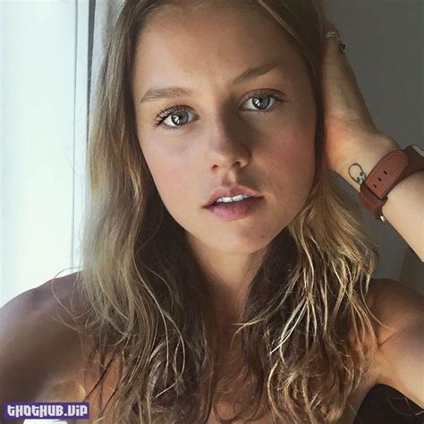 Isabelle Cornish The Fappening Topless And Sexy 73 Photos Top Nude