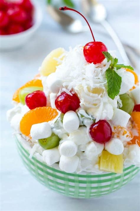Ambrosia, or ambrosia salad, is a variation on a traditional fruit salad that's become a classic southern recipe that's usually served at thanksgiving or christmas. Ambrosia-Salat - Gesundes Essen | Ambrosia salad, Ambrosia ...